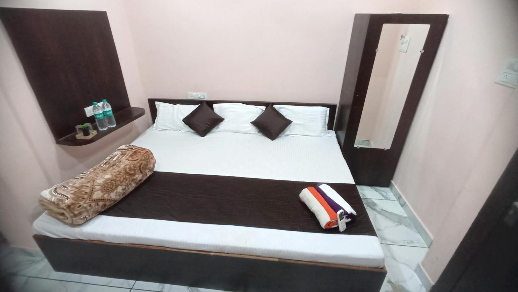 Hotel Shree Krishna Palace Ujjain Exterior photo